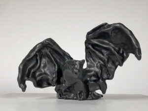 Johan Creten, De kleine vleermuis, ed 3/24, lost wax casting, 11 x 18 x 14 cm, € 5.400